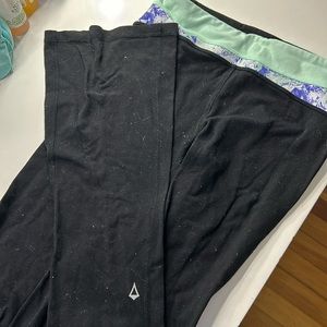 Ivivva by Lululemon black with teal,patterned top, flare leggings